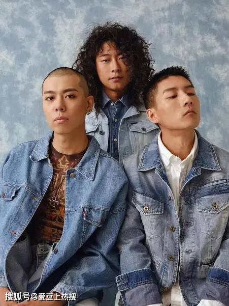 其中ricky和杨策不仅才华横溢,而且颜值也非常高,吸引了一波少女们的
