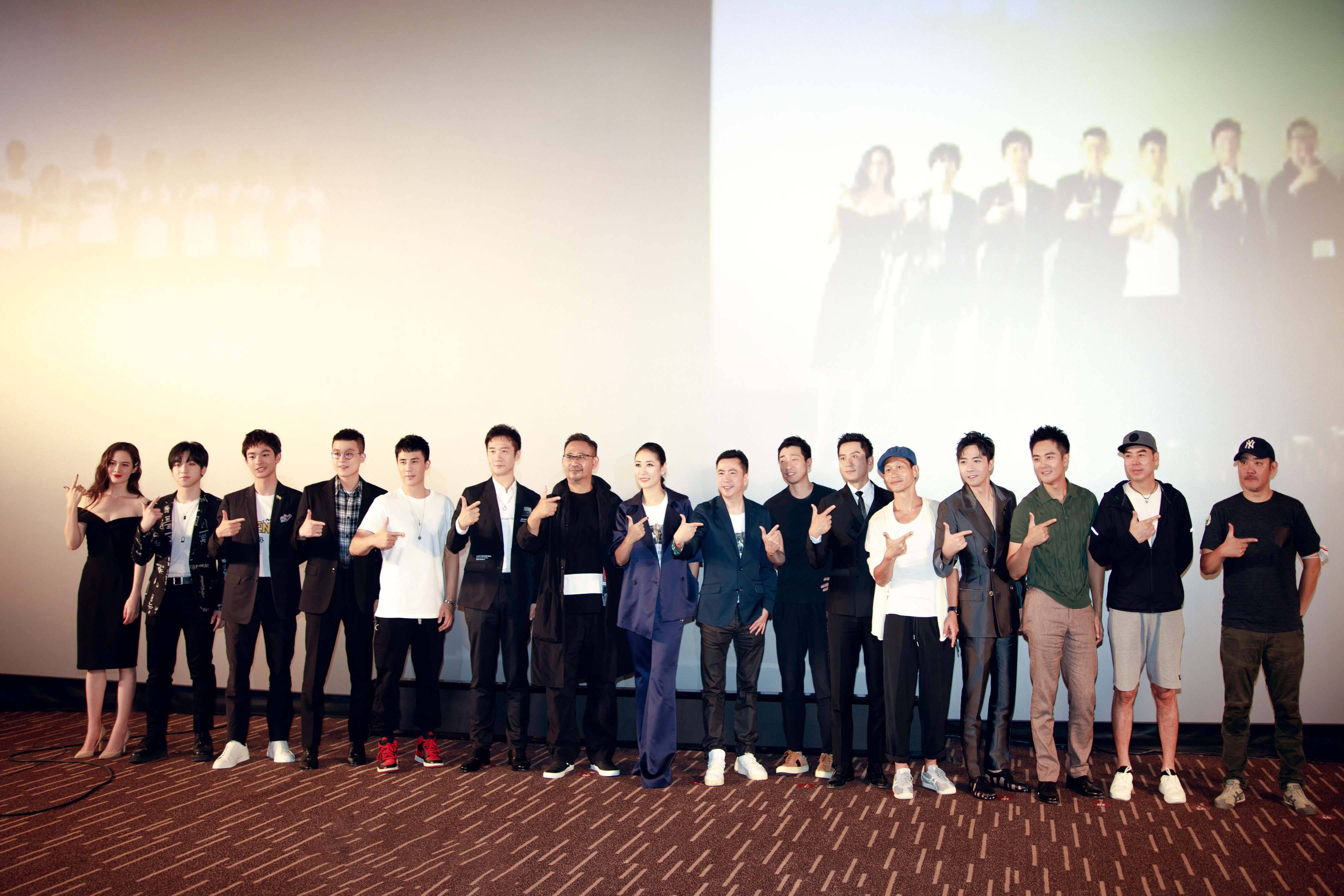 上官志|俞灏明出席《八佰》首映礼 被网友力赞表现有惊喜