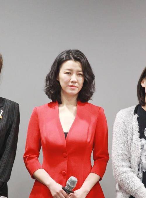 显得|原创演员刘琳直言她想红，采访照也一样真实，皱纹很多但依然自信！