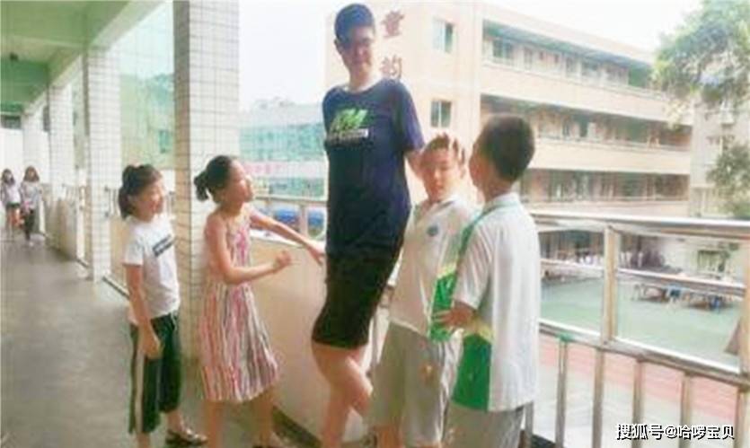 原创12岁孩子40码的鞋，长个先长脚，孩子将来身高跟脚的大小有关吗？