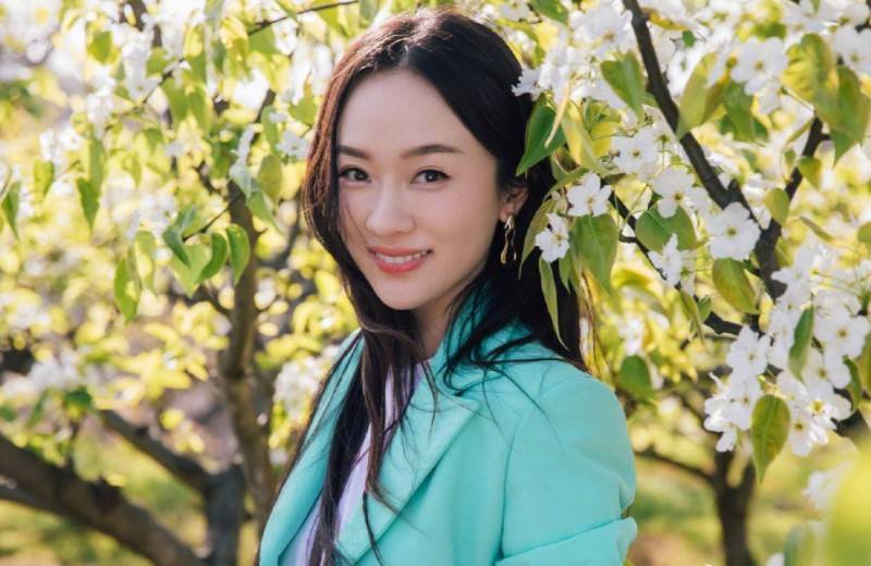 霍思燕一家打卡网红地，现场出现神秘女孩，知情人透露是二胎女儿