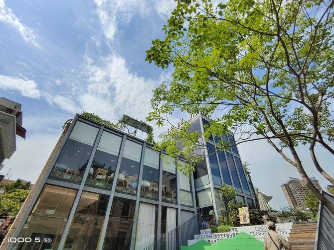 手机|iQOO 5详细评测：超快闪充加持的真性能旗舰