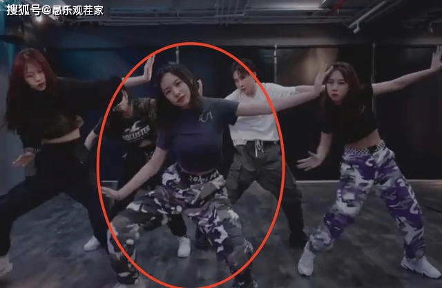 视频|原创汪峰大女儿晒舞蹈视频，位居C位嘻哈范十足，这是为出道做准备？