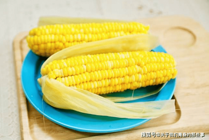 流失|直接用清水煮就错了！多放2种料，玉米软糯香甜，更好吃煮玉米