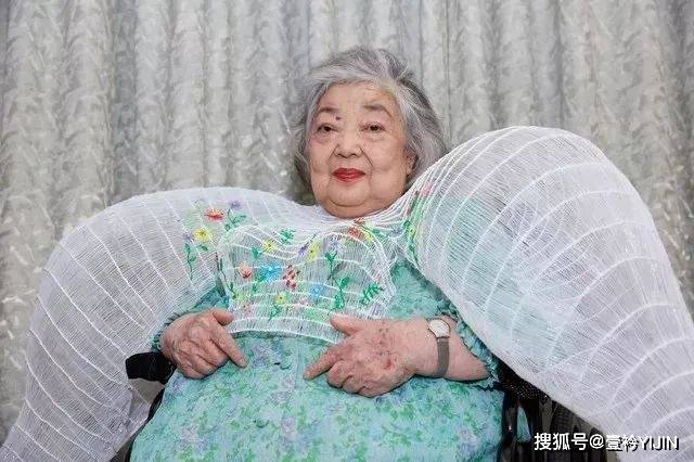 图片|新锐设计师 | 精神护士转行服装，创造出挂能着穿的炫彩服装