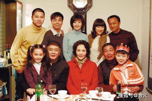 耳光|原创范明新剧花絮狂扇自己耳光，演小十岁苏青爹，娶女总裁仍努力工作