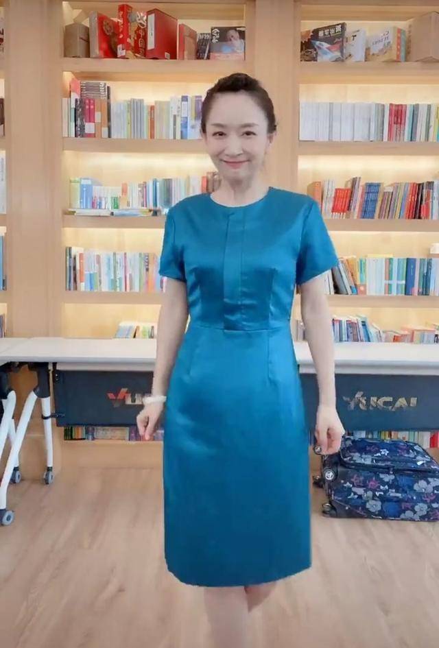 原创北京台主持人王芳发福肚子上三层游泳圈被疑怀孕本人哭笑不得
