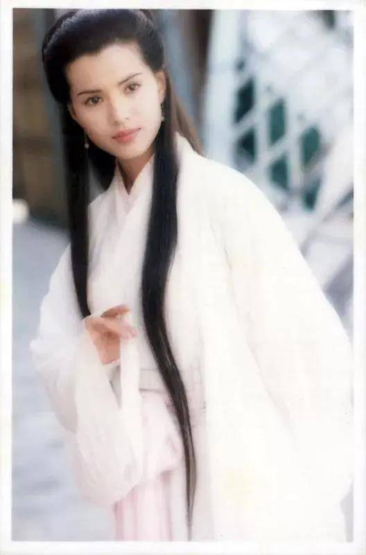 鲜肉|李若彤首次公开年龄，快30岁演小龙女，30多还和小鲜肉演情侣
