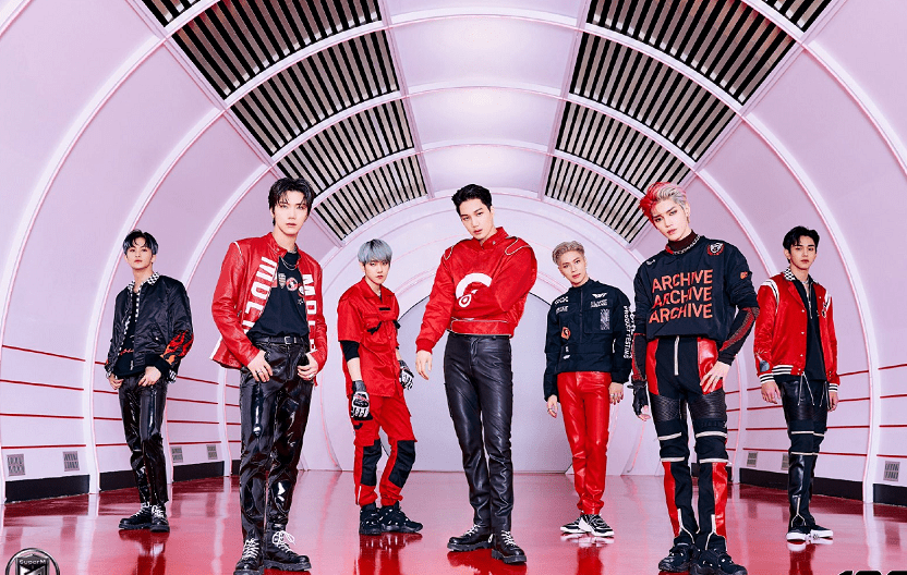 蓝发|superM登中国杂志：边伯贤蓝发身穿吴世勋同款，金钟仁造型难驾驭