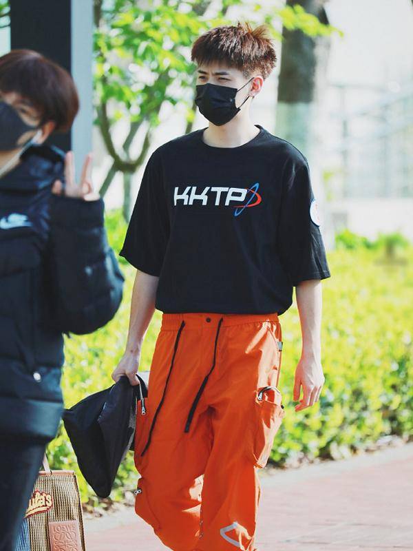 原创最吵男团任豪太任性穿裤子不绑裤绳怕是跟裤子有仇吧