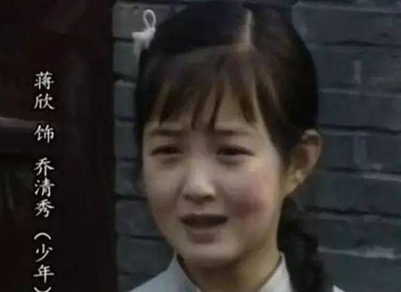 减肥|蒋欣又发福！膀大腰肥双下巴太抢镜，从小到大一直在减肥的路上