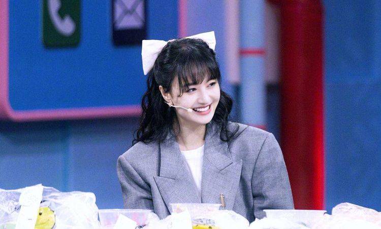 拜虞书|拜虞书欣所赐,这4款复古发饰全火了,戚薇郑爽戴上后嫩回18岁