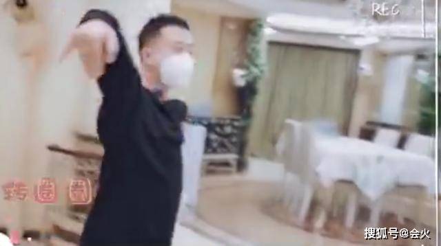 超大|原创知名歌手豪宅罕曝光，装修豪华面积超大，曾吃不起饭被女友接济