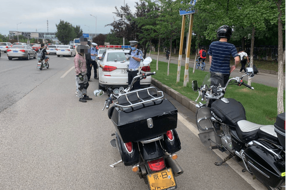 严管摩托车违法 昌平交警在行动_非机动车