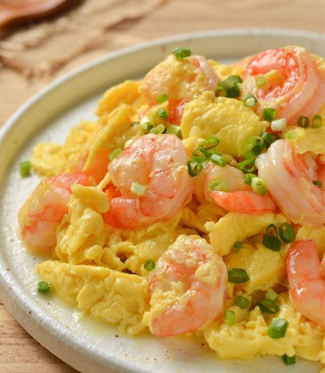 家常鸡蛋菜谱,虾仁滑蛋,简单美味营养,适合夏天的快手下饭菜
