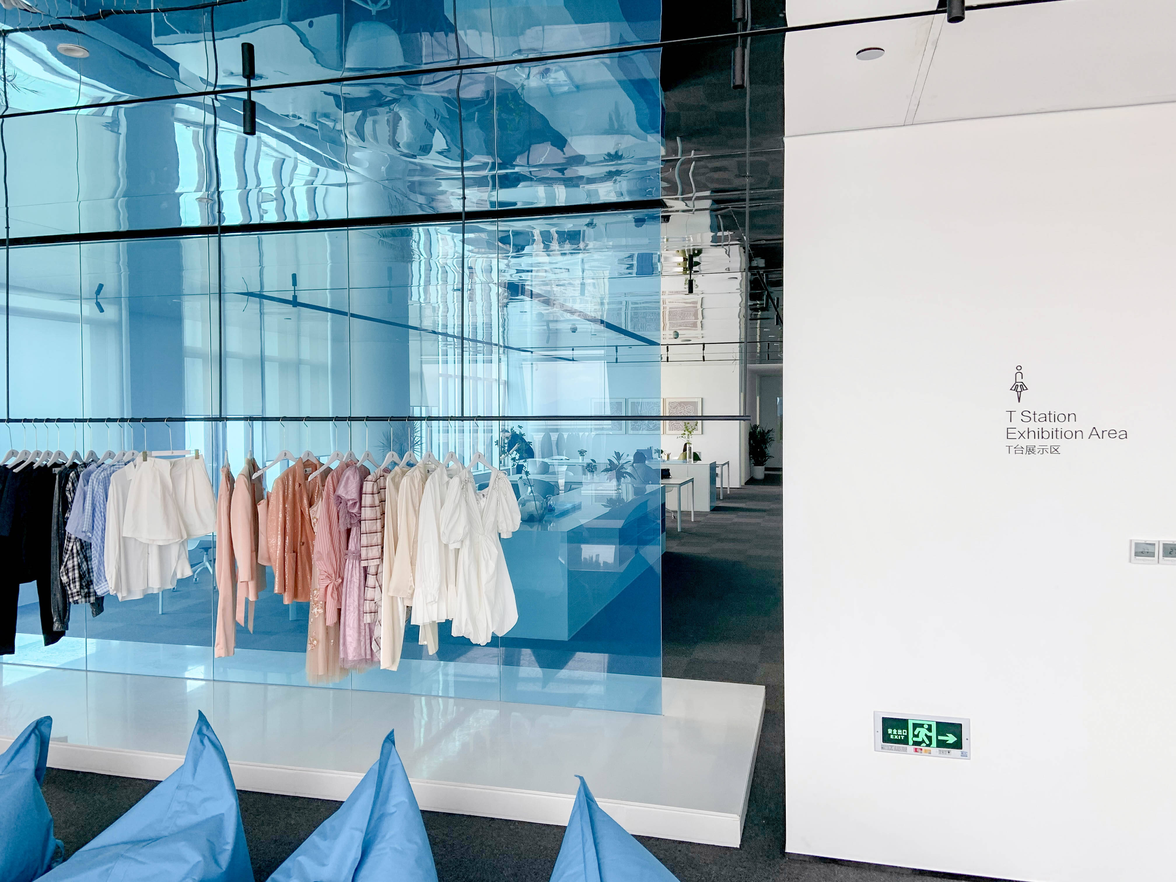 服装|厦门惊现开在39楼的服装店-艾缪斯服饰预演科技