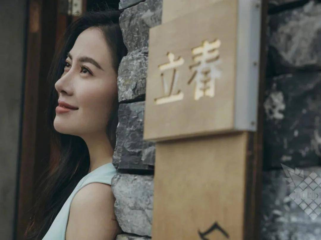 fa|直播抠脚、吃剩菜、坐公交车相亲被拒，被下降头女星第一人