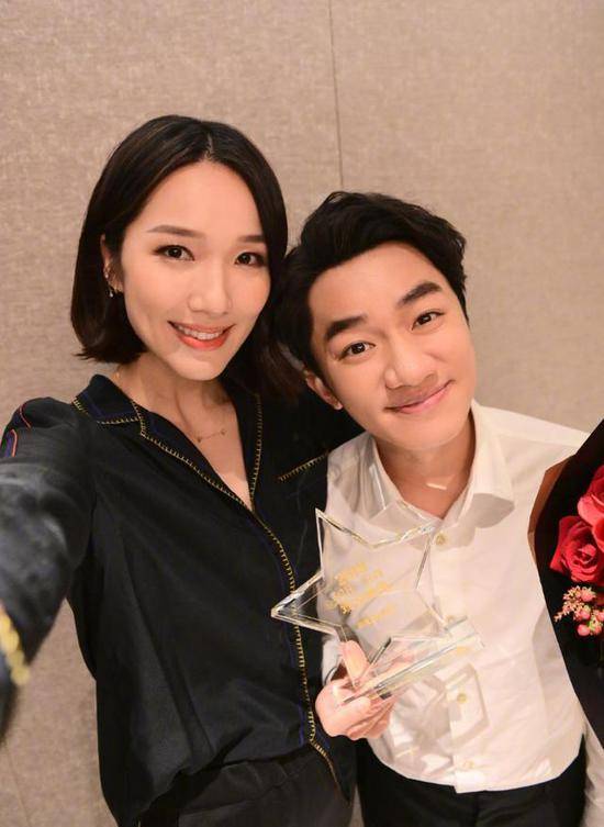 王祖蓝老婆晒孕肚照 自曝孕程过半疑暴露宝宝性