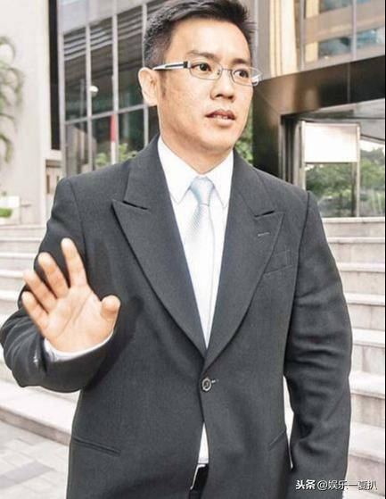 但这也阻止不了一心走上江湖路的陈孝廉,在成年后加入了"新义安"