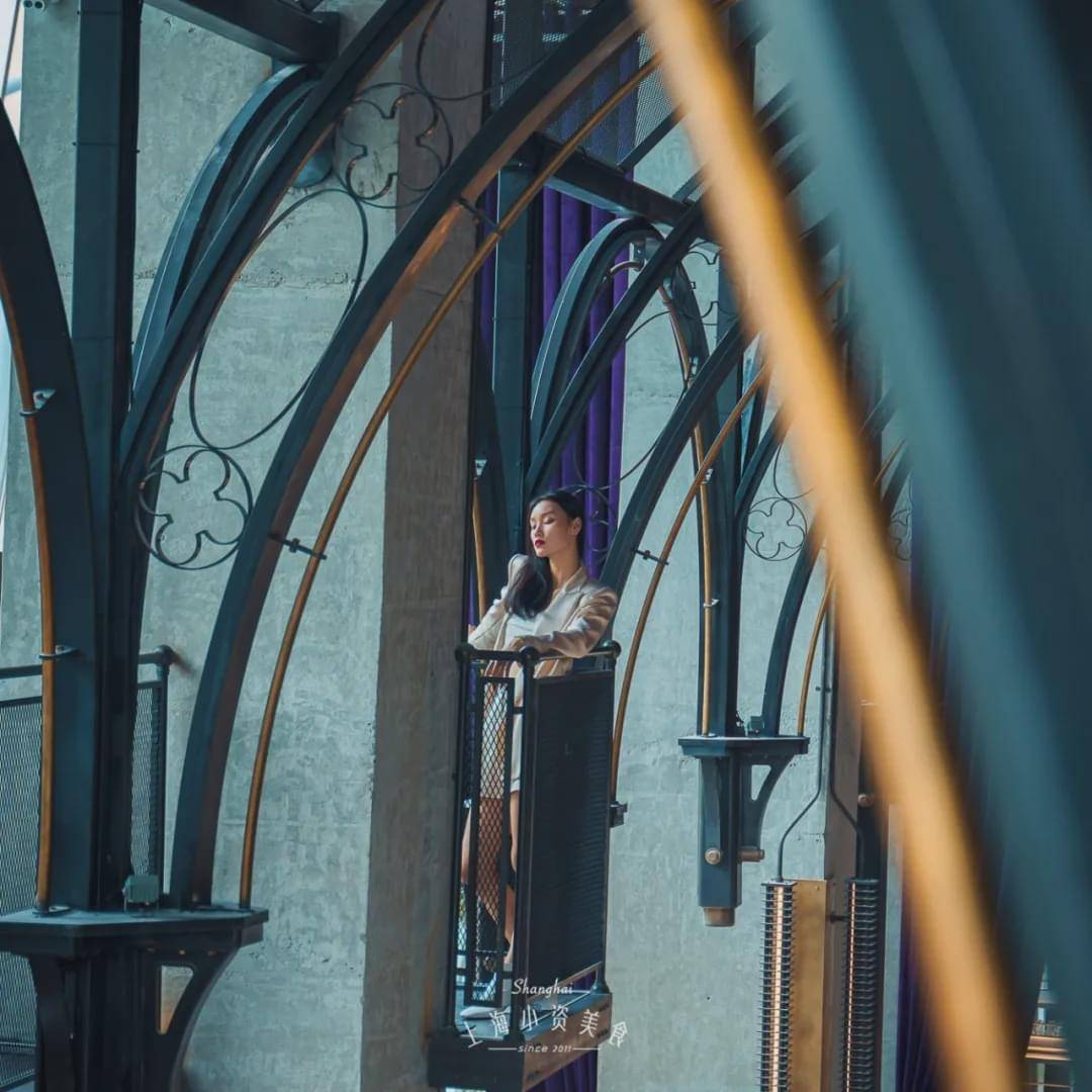 赛博|24H不打烊，赛博朋克复合咖啡空间太时髦！