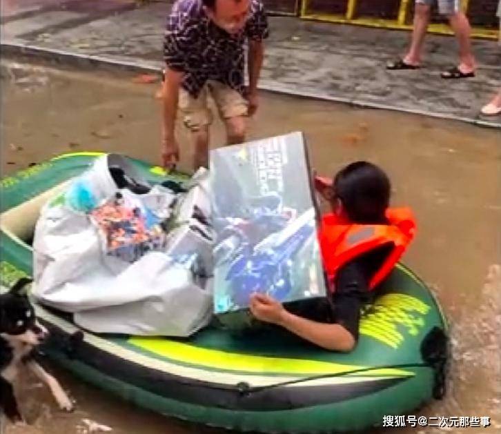 女孩洪水中救出男友的高达模型，几盒塑料为何有这么大的魔力？_机动战士高达