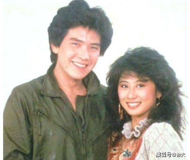 林子祥|原创58岁叶倩文与小鲜肉亲密贴脸不避嫌,曾抢闺蜜老公,还甩过费翔?