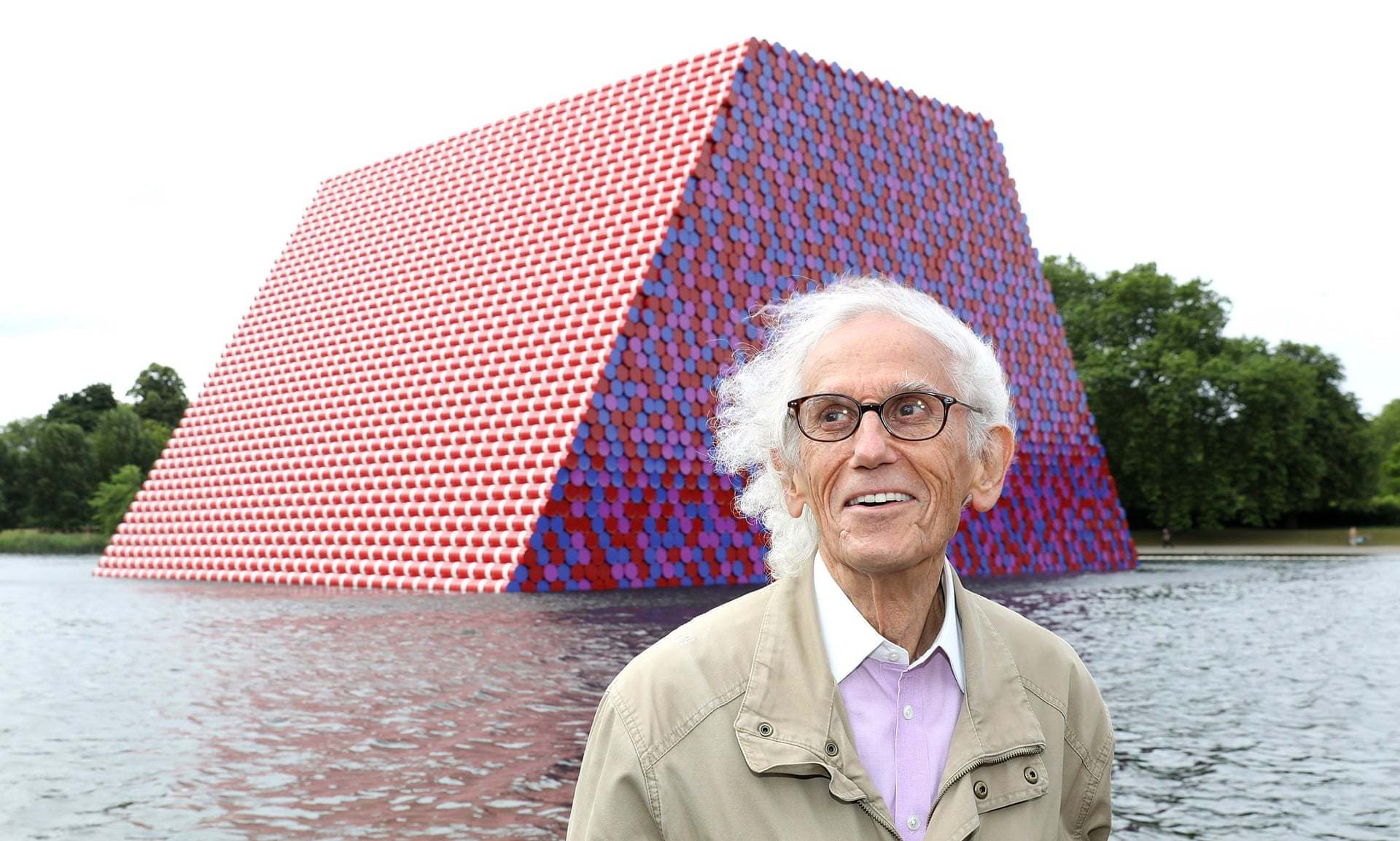 把国会和巴黎新桥用布料包裹起来的艺术家,去往天堂继续他的创作