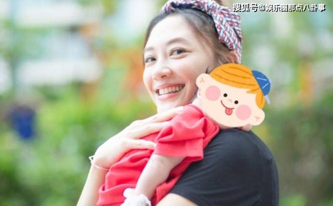 应采儿晒一家四口合照,夫妻抱娃笑容满面幸福感扑面而来