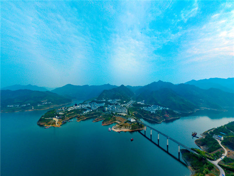 三千年风雨铸庸国古都今夕汇流圣水湖畔