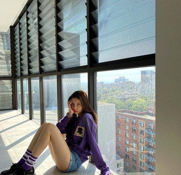 休闲|卫衣搭配什么下装好看？早秋多试试以下3款，舒适时髦又减龄