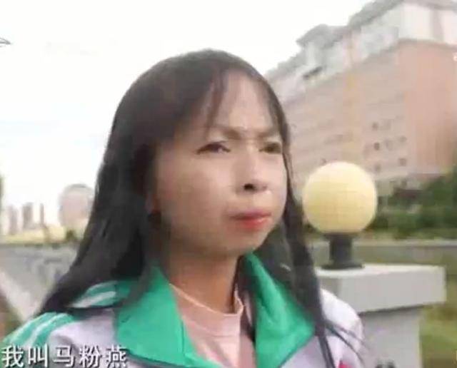 24岁1米2袖珍女嫁52岁老公，3年不理父母，其中有什么隐情