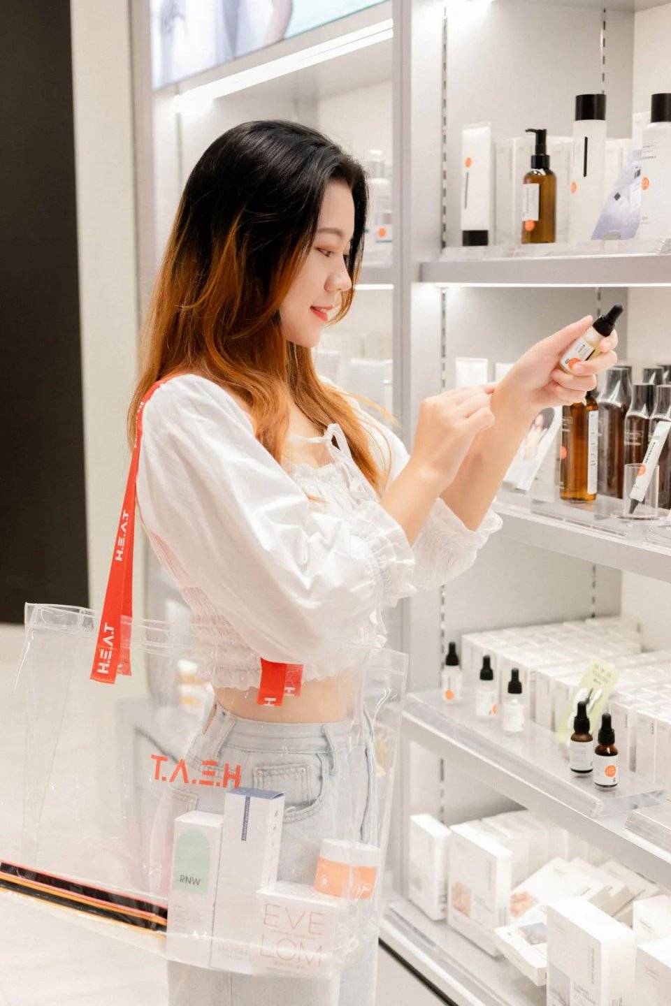 all|壹方城惊现李佳琦仓库，人气美妆百元all in…