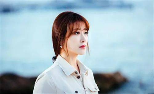 金巧巧|原创跟金巧巧蒋勤勤并称北影三朵花，半张脸都花了，都挡不住她的美貌