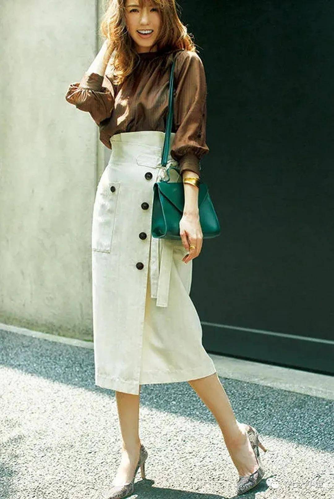 装饰|嫌衣服单调？加几颗小钮扣，眼睛都看直了~