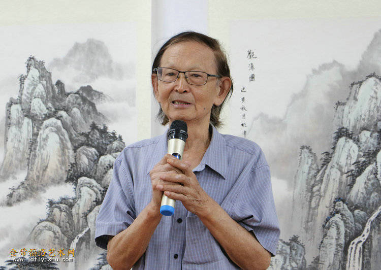 参展书画家,左起:王群英,李德恒,赵同相,齐长耿,司军,黄枕石,房师武