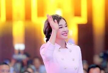张美照|66岁刘晓庆晒美照像30，换头像心情大好，网友：脸和腿颜色不一样