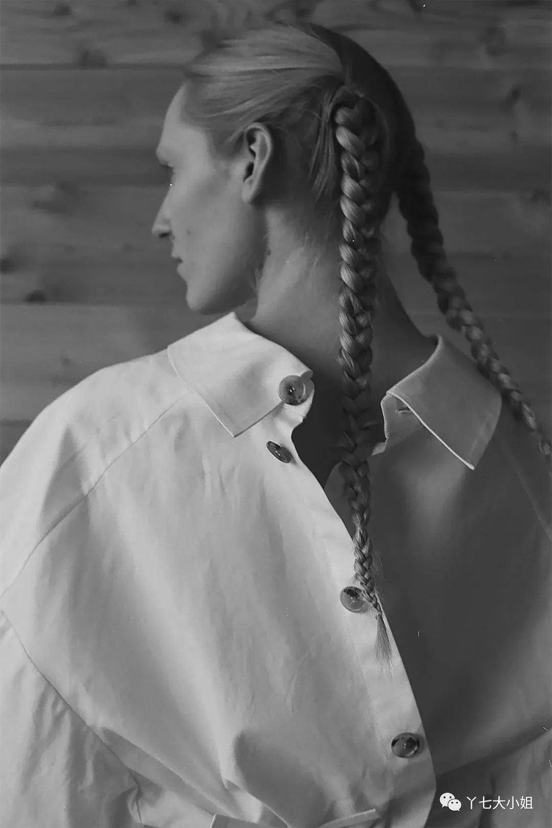 装饰|嫌衣服单调？加几颗小钮扣，眼睛都看直了~