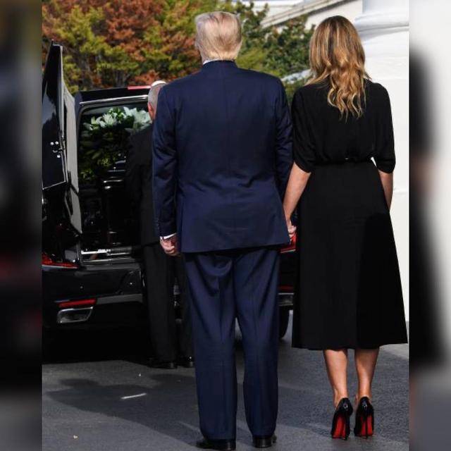 梅拉尼娅|弟弟葬礼特朗普一家送别!梅拉尼娅踩红底鞋,幼子站前排长子靠后