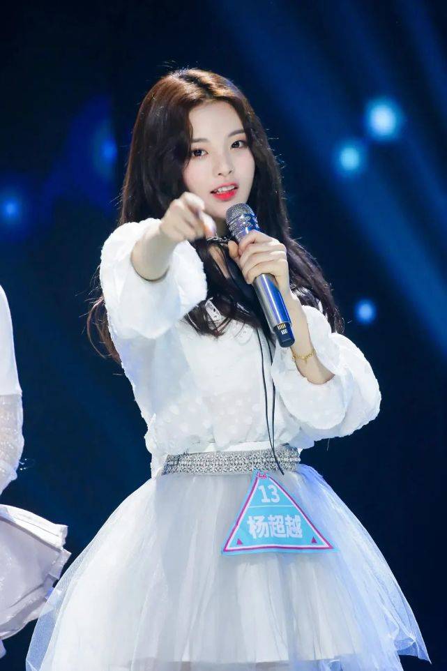 队友|原创刚出道，杨超越和队友就被质疑是“塑料姐妹花”？