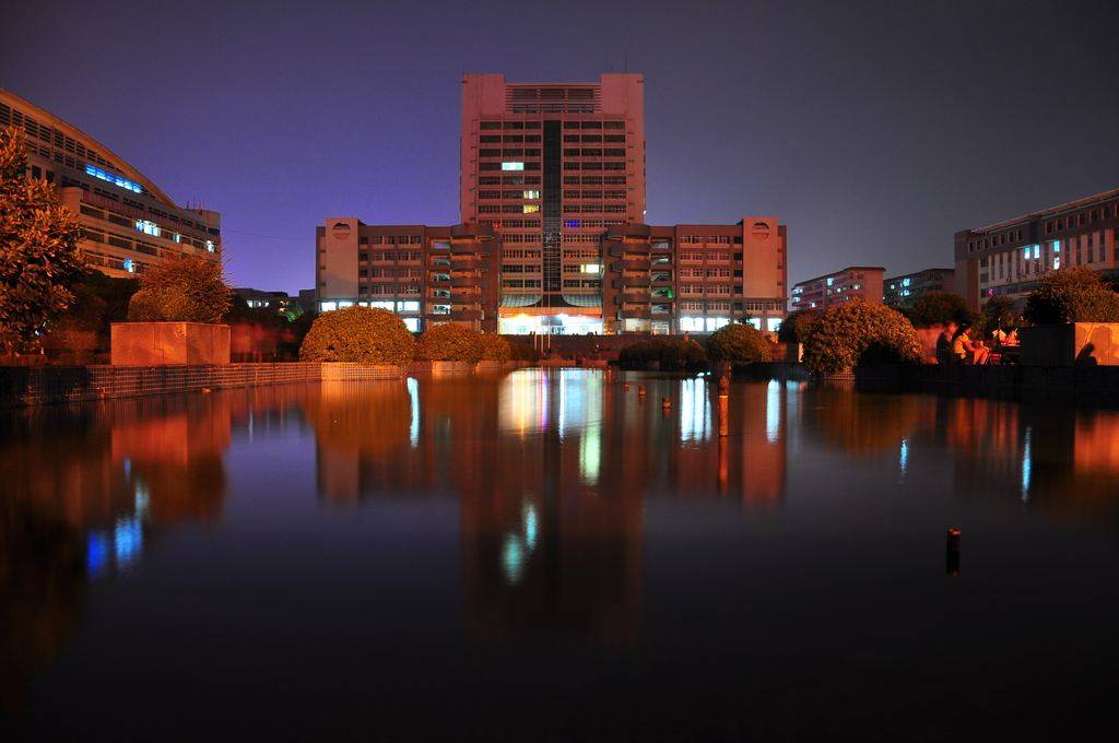 东华大学西华大学南华大学北华大学,并非野鸡大学,风景各自不同