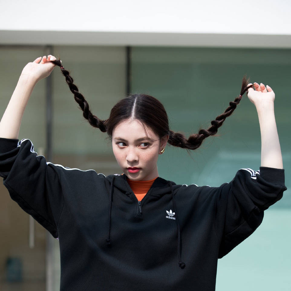 少女|初秋悄悄火了一种发型,甜美可人的麻花辫,提升造型女人味