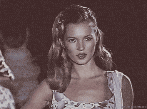 Moss|这个女人统一了90年代的审美，那她女儿呢？