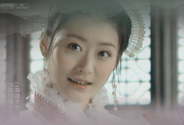 这是一个非常低调的女演员,她的名字叫李卉.