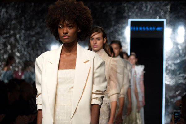 blu|“Into the blu海洋传说”，ELLASSAY2020春夏米兰时装周发布