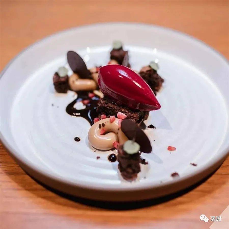 杂谈|杂谈 | 你会不会在乎：盘子和甜品配不配？