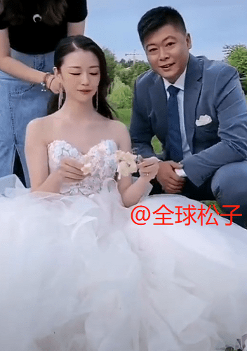 12岁婚纱照_汶川12岁女孩婚纱照