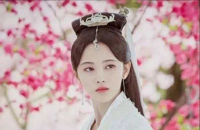 刘海|当毛发都在伪造的鞠婧祎失去刘海，场面瞬间窒息！