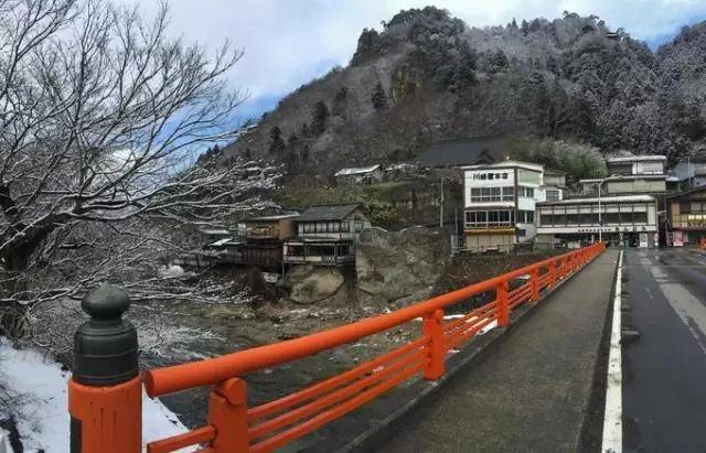 中国骑手踏上1300年的古老温泉宫城县仙台市的作并温泉