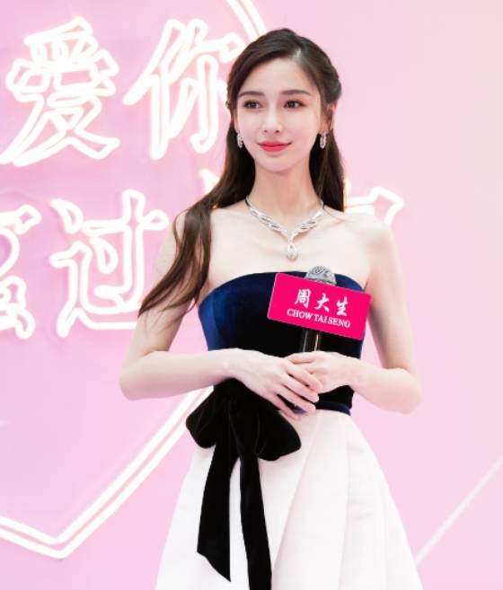都能|Baby活动生图被疯传，有谁注意到她的锁骨，都能养鱼了