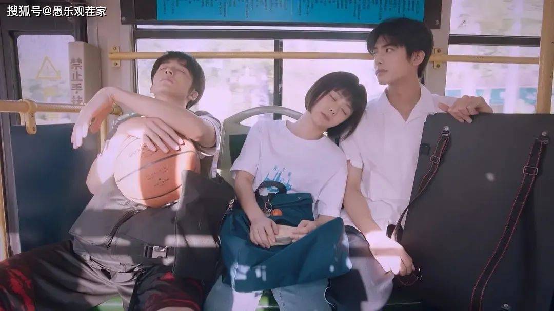 桥段|原创哥哥变成男朋友，《以家人之名》高开低走，终成狗血三角恋